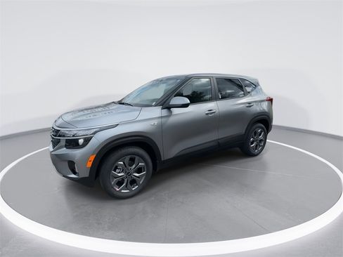 New 2026 Kia Seltos LX image 4