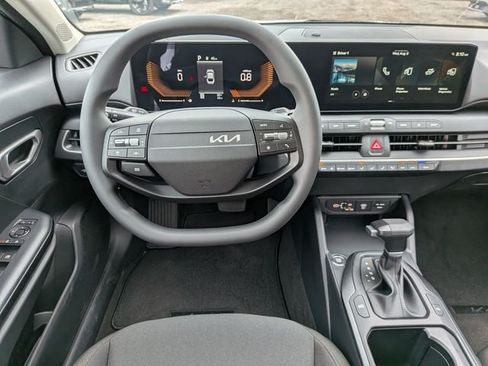 New 2026 Kia K4 FWD image 17