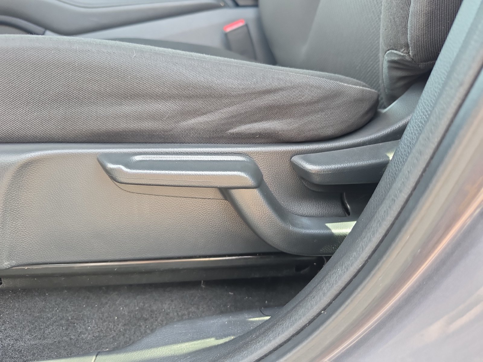 Used 2018 Honda HR-V LX image 15