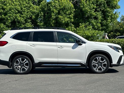 Used 2024 Subaru Ascent Limited image 3