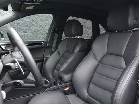 Certified 2026 Porsche Macan Turbo AWD/4WD image 5
