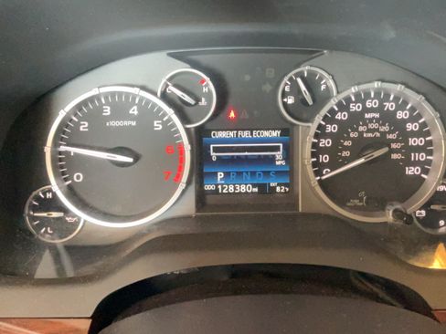 Used 2017 Toyota Tundra Limited w/ Limited Premium Package AWD/4WD image 10
