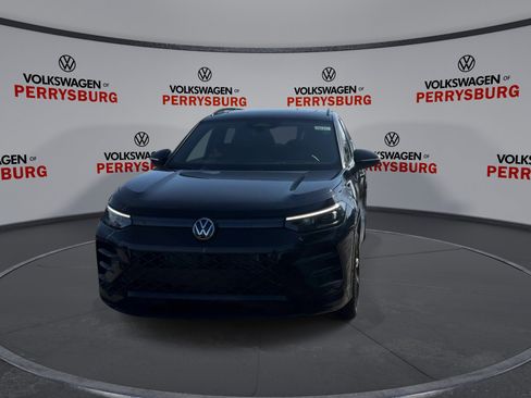 New 2026 Volkswagen Tiguan SE R-Line image 3