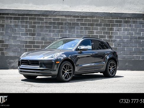 Used 2023 Porsche Macan AWD/4WD image 1