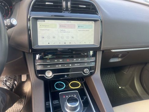 Used 2020 Jaguar F-PACE Prestige AWD/4WD image 12