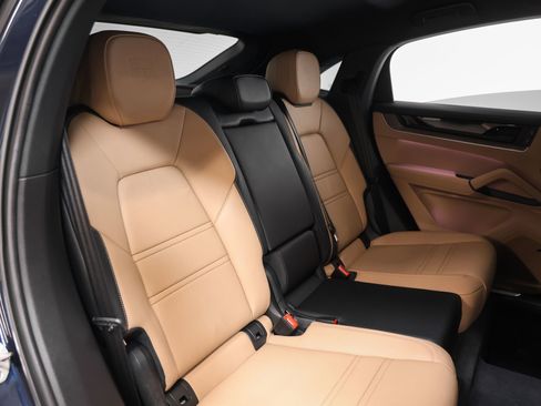 Certified 2024 Porsche Cayenne Coupe AWD/4WD image 28