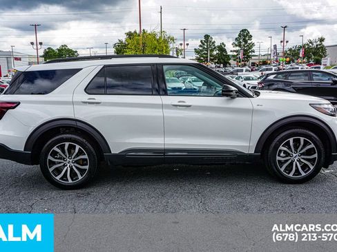 Used 2025 Ford Explorer ST-Line image 9