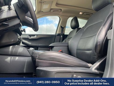 Used 2020 Ford Escape Titanium w/ Titanium Premium Package 2.0 AWD/4WD image 3