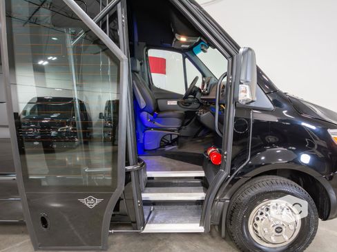 Used 2024 Mercedes-Benz Sprinter 3500 image 7