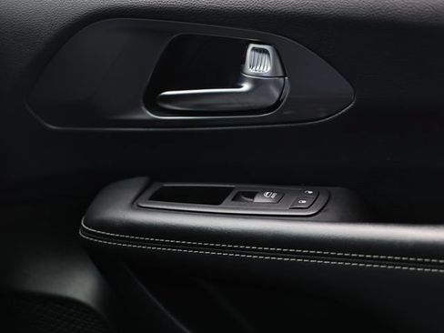 Used 2025 Chrysler Pacifica Select FWD image 38