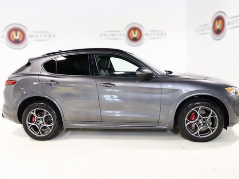 Used 2022 Alfa Romeo Stelvio Ti image 5