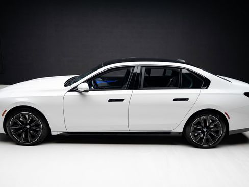 Used 2024 BMW 760i xDrive image 16