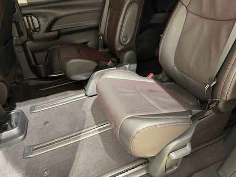 Used 2025 Toyota Sienna XSE w/ XSE Premium Package image 21