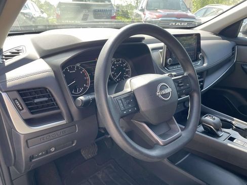 Used 2025 Nissan Rogue S FWD image 18