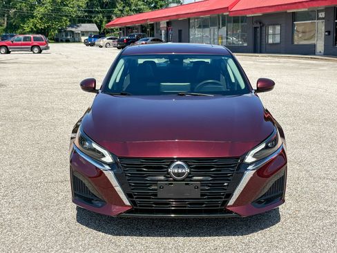 Used 2024 Nissan Altima 2.5 SV w/ SV Premium Package AWD/4WD image 5
