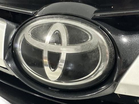 Used 2017 Toyota Corolla LE image 9