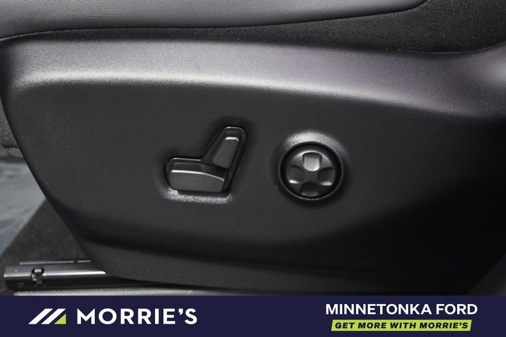 Used 2026 Chrysler Pacifica Select FWD image 15