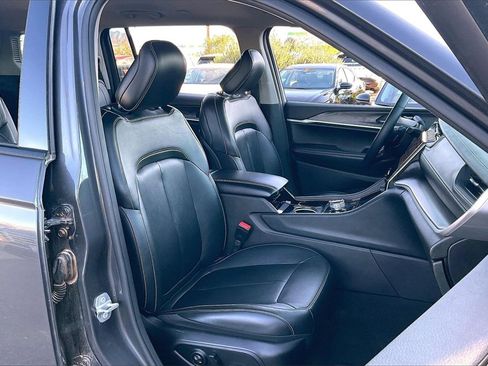 Used 2022 Jeep Grand Cherokee L Limited image 7