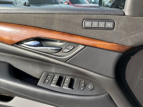 Used 2018 Cadillac Escalade 4WD image 27