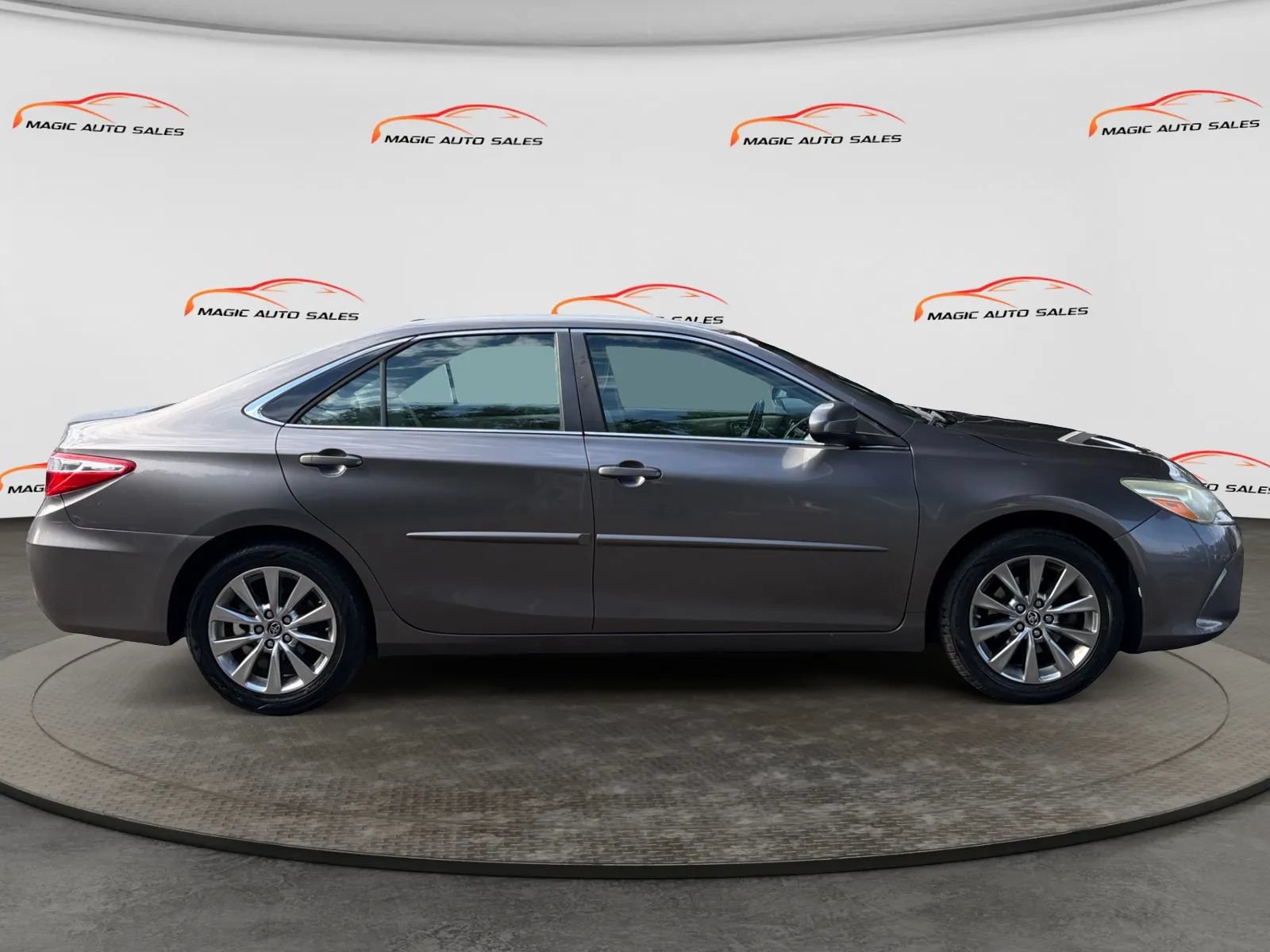 Used 2016 Toyota Camry XLE w/ Convenience Package FWD image 6