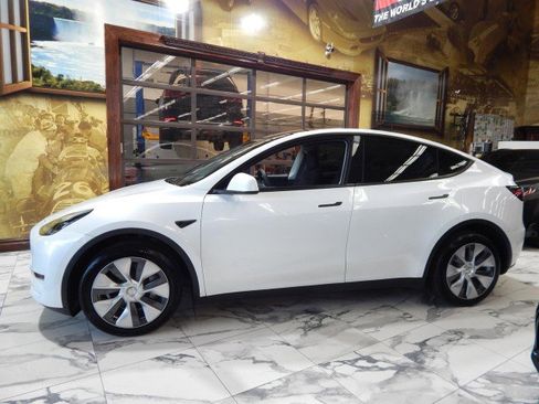 Used 2023 Tesla Model Y Long Range image 8