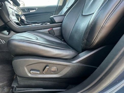 Used 2018 Ford Edge Titanium image 14