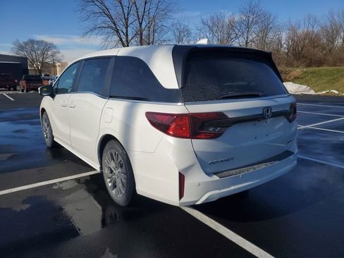 New 2026 Honda Odyssey Touring image 14