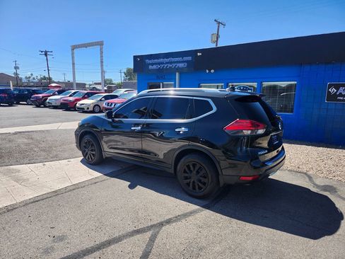 Used 2017 Nissan Rogue S w/ S Appearance Package FWD image 4