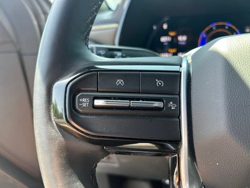Used 2025 Chevrolet Colorado ZR2 w/ Technology Package AWD/4WD image 24