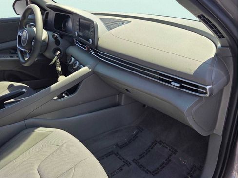 Used 2024 Hyundai Elantra SE FWD image 16