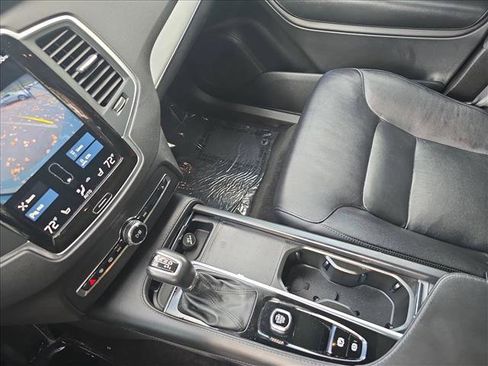 Used 2022 Volvo XC90 T5 Momentum w/ Climate Package image 25