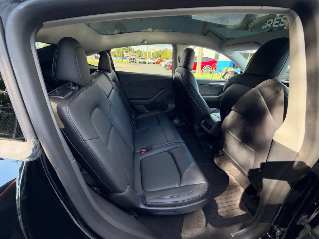 Used 2022 Tesla Model Y Long Range AWD/4WD image 27