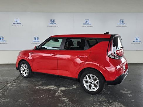 Used 2024 Kia Soul LX image 4