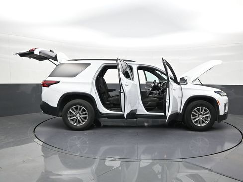 Used 2023 Chevrolet Traverse LT FWD image 29