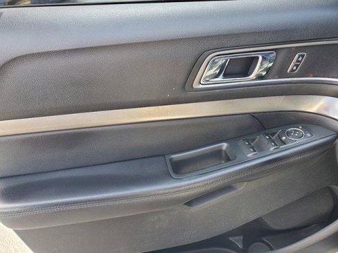 Certified 2018 Ford Explorer XLT image 12