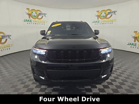 Used 2025 Jeep Grand Cherokee L Altitude AWD/4WD image 3