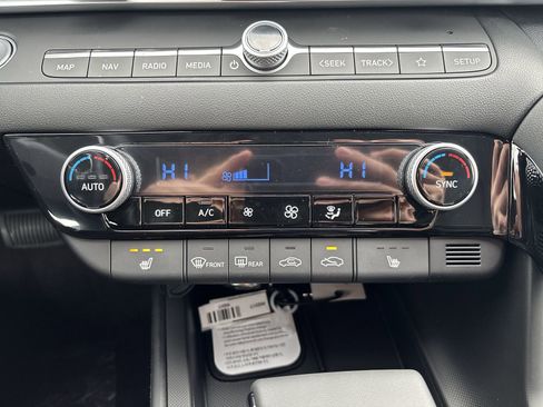 New 2026 Hyundai Elantra Limited FWD image 21