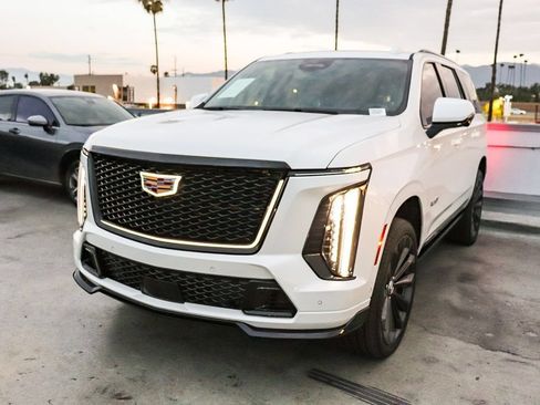 Used 2025 Cadillac Escalade V AWD/4WD image 4