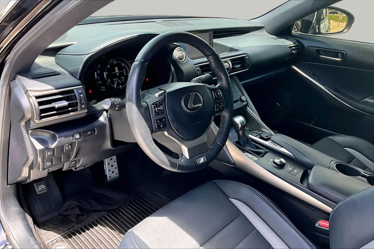 Used 2020 Lexus IS 300 F Sport w/ Blackline Edition RWD image 18
