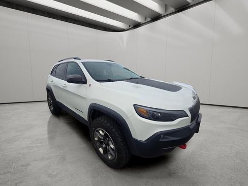 Used 2019 Jeep Cherokee Trailhawk w/ Cold Weather Group image 9