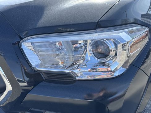 Used 2022 Toyota Tacoma SR5 image 10