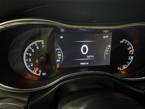 Used 2020 Jeep Grand Cherokee Laredo w/ Laredo X Package image 18