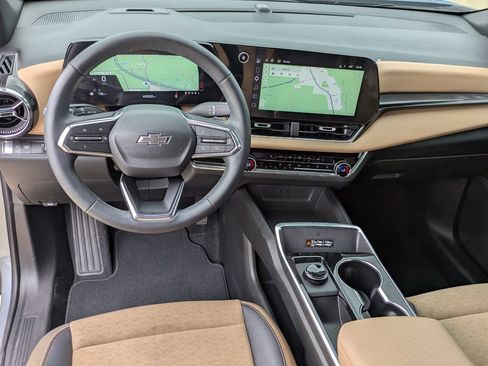 Used 2025 Chevrolet Equinox ACTIV FWD image 13