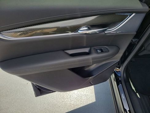 Certified 2023 Cadillac XT6 Sport w/ Technology Package AWD/4WD image 17