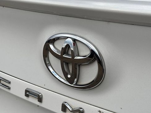 Used 2020 Toyota Camry SE image 16