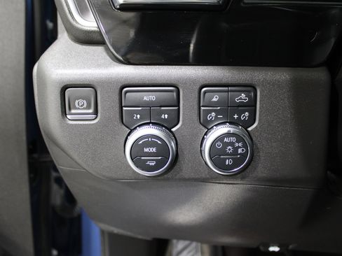 Used 2024 GMC Sierra 1500 SLT image 9