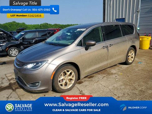 Used 2017 Chrysler Pacifica Touring Plus w/ Tire & Wheel Group FWD image 1