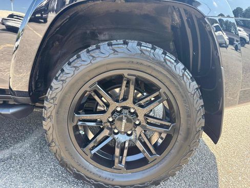 Used 2022 Toyota 4Runner SR5 Premium w/ Moonroof Package AWD/4WD image 32