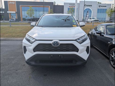 Used 2024 Toyota RAV4 XLE AWD/4WD image 3