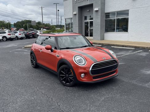 Used 2019 MINI Cooper 2-Door Hardtop FWD image 8